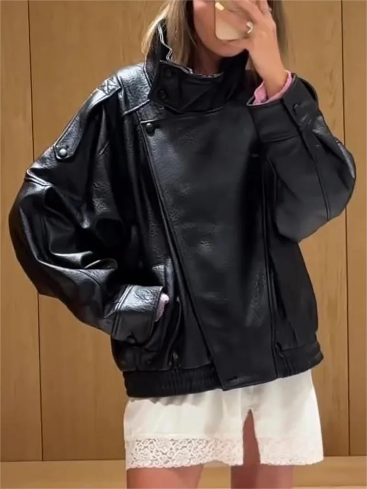 Veste noire chic en simili cuir pour femme, manches longues, fermeture à boutons, coupe oversize avec finition élastiquée, manteau tendance mode automne-hiver 2025,