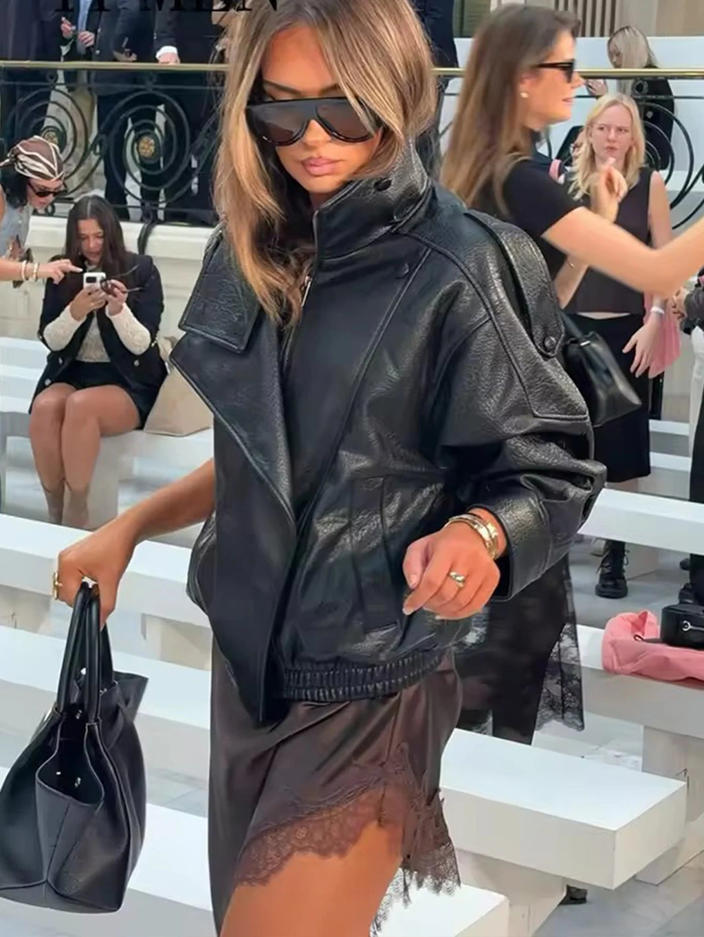 Veste noire chic en simili cuir pour femme, manches longues, fermeture à boutons, coupe oversize avec finition élastiquée, manteau tendance mode automne-hiver 2025,